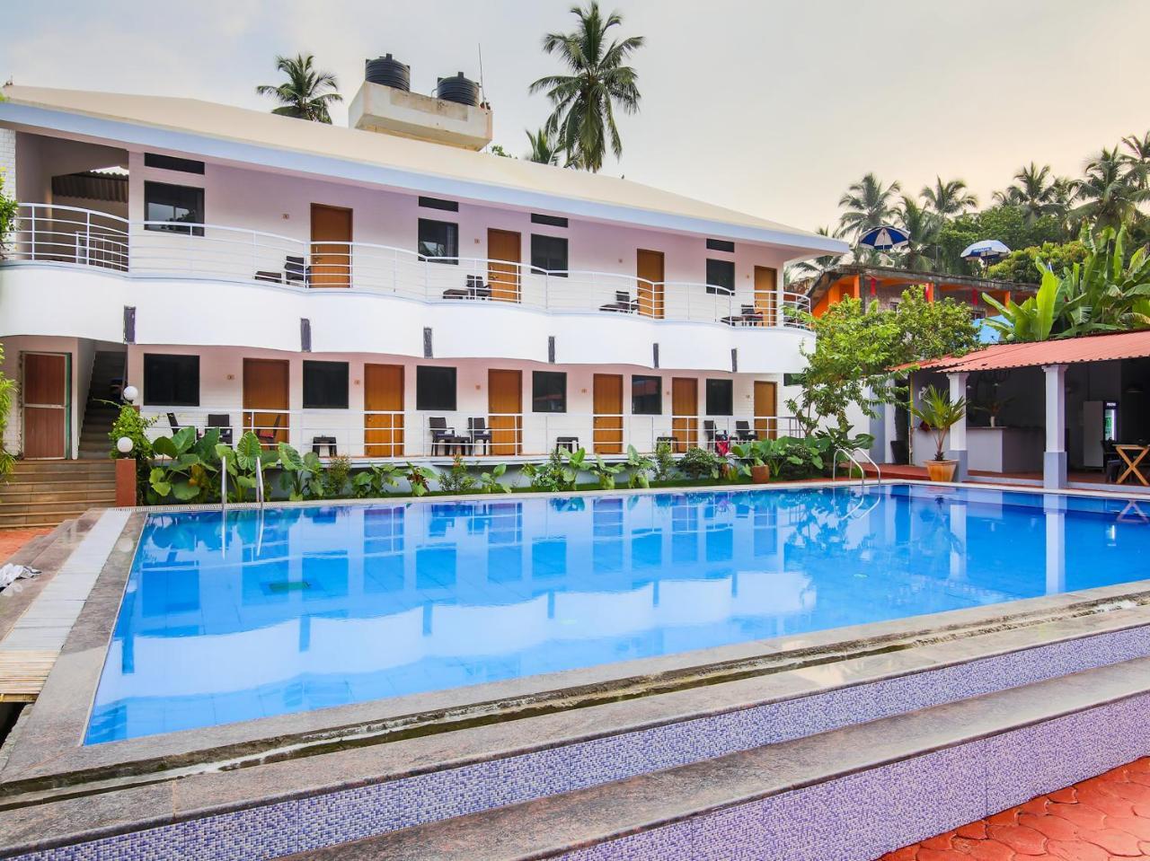 Oyo 22056 Arambol Plaza Beach Resort Exterior foto