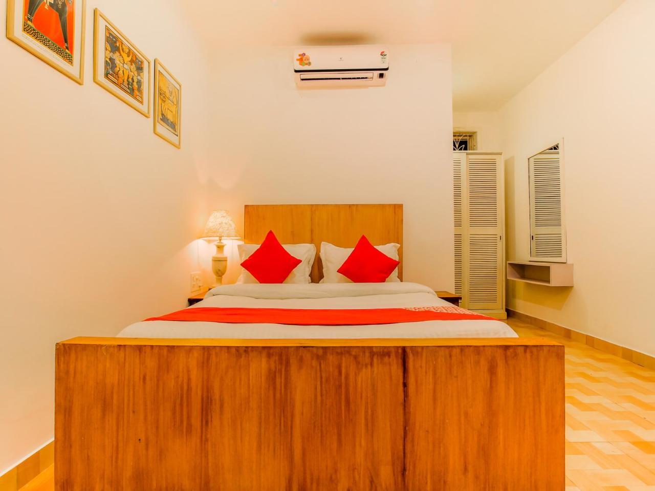 Oyo 22056 Arambol Plaza Beach Resort Exterior foto