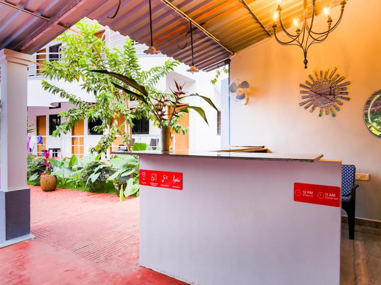 Oyo 22056 Arambol Plaza Beach Resort Exterior foto