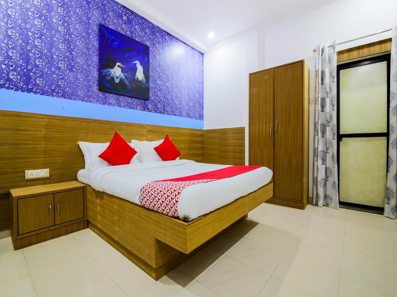 Oyo 22056 Arambol Plaza Beach Resort Exterior foto