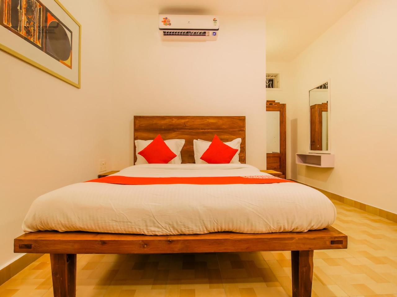 Oyo 22056 Arambol Plaza Beach Resort Exterior foto